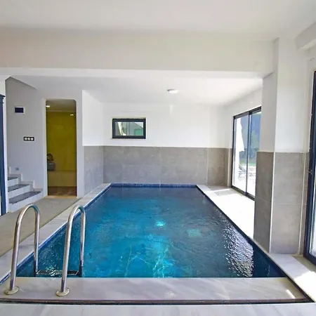 Βίλα Stunning 4-bed Private Pool Sauna & Hammam *