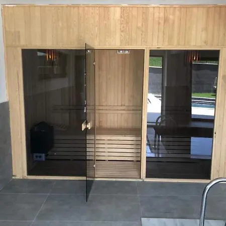 Stunning 4-bed Private Pool Sauna & Hammam Βίλα